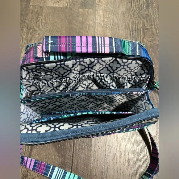 LUG Scoop SE Crossbody Bag - Picture 6 of 7